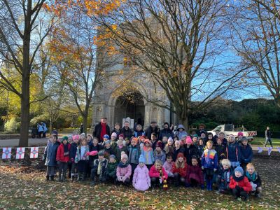 Community boosts biodiversity with bulb planting in the Abbey Gardens